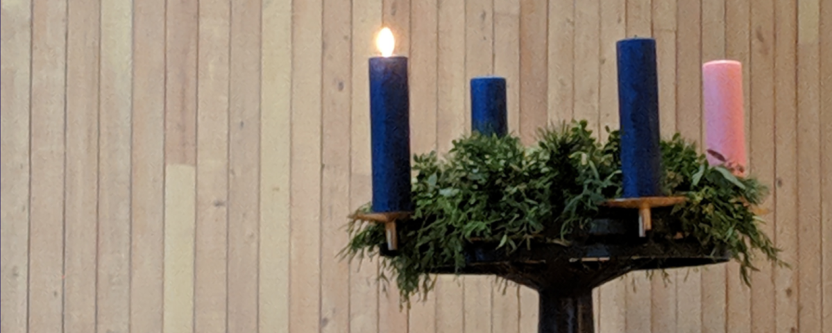 An advent wreath with the first candle lit at Church of the Redeemer