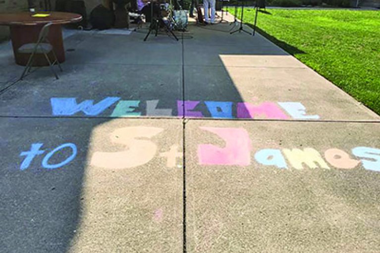 A chalk drawing on the sidewalk welcomed visitors to the concerts