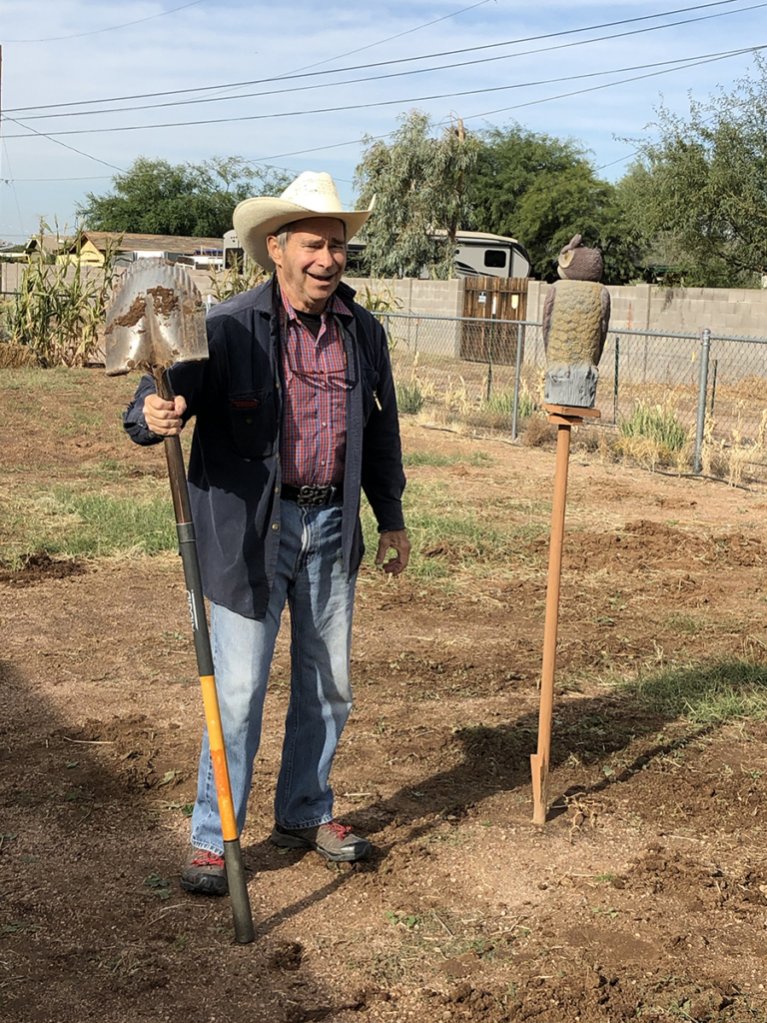 arm Manager Bill Robinson gives a tour of the Crazy Chili Farm at Church of the Transfiguration in Mesa, Arizona. Photo: Lynette Wilson/Episcopal News Service