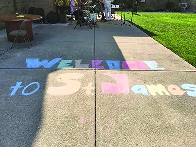 A chalk drawing on the sidewalk welcomed visitors to the concerts
